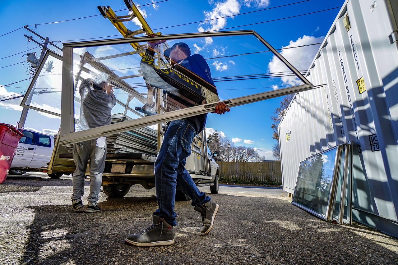 Comment poser un film déco sur une fenêtre ou une vitre installation de film pour fenêtres : améliorez la protection solaire, la confidentialité et l'efficacité énergétique de vos vitrages avec notre service professionnel.
