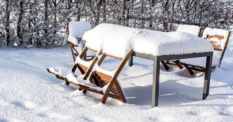 Bâche pour salon de jardin : protégez votre mobilier efficacement