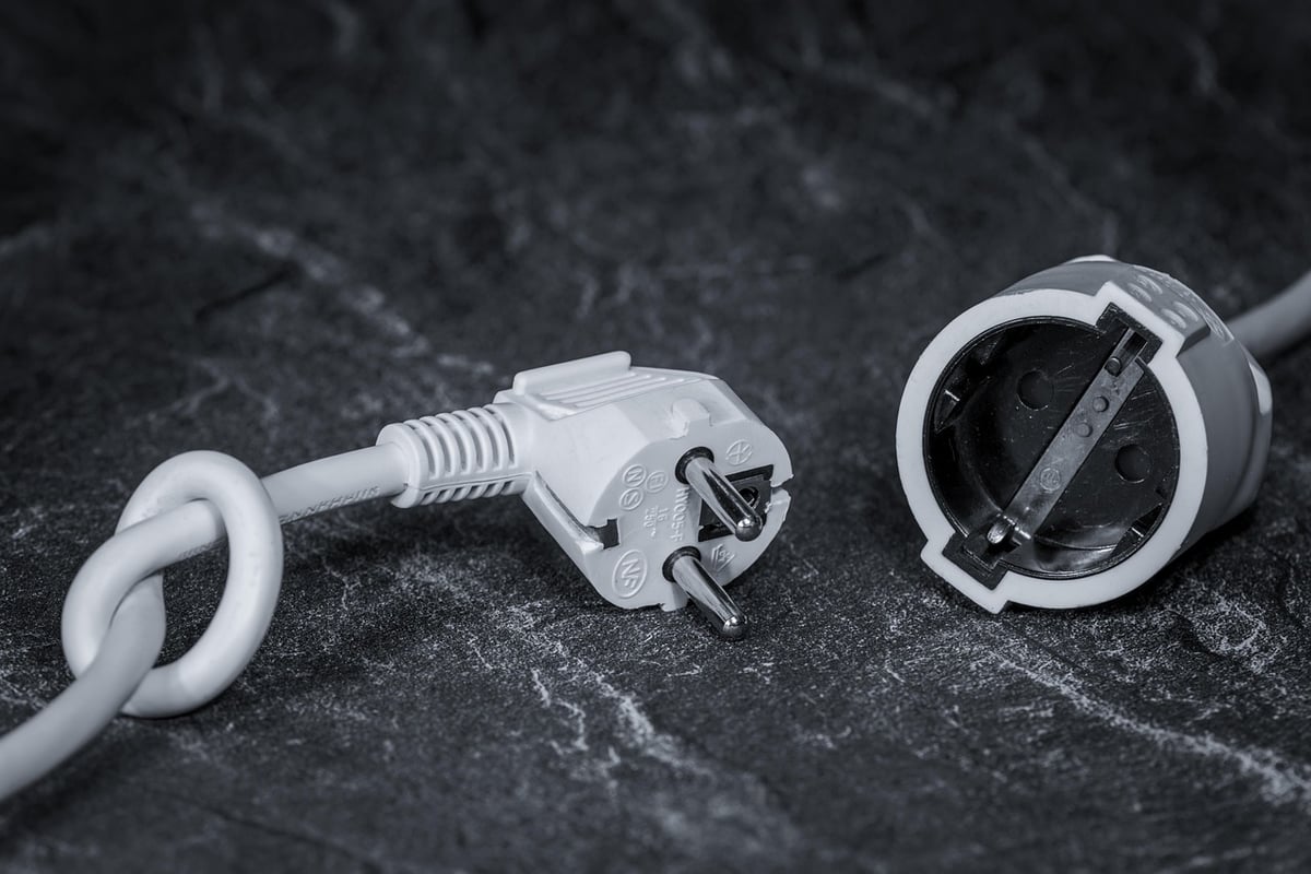 Comment ajouter une prise électrique en toute sécurité chez soi