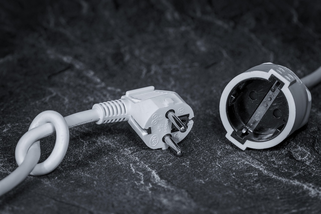 Comment ajouter une prise électrique en toute sécurité chez soi